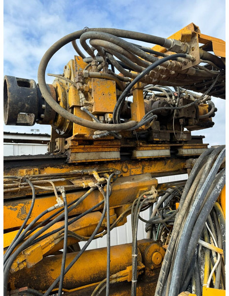 Drilling rig Klemm KR 806-3D with Double Rotary Head: picture 7