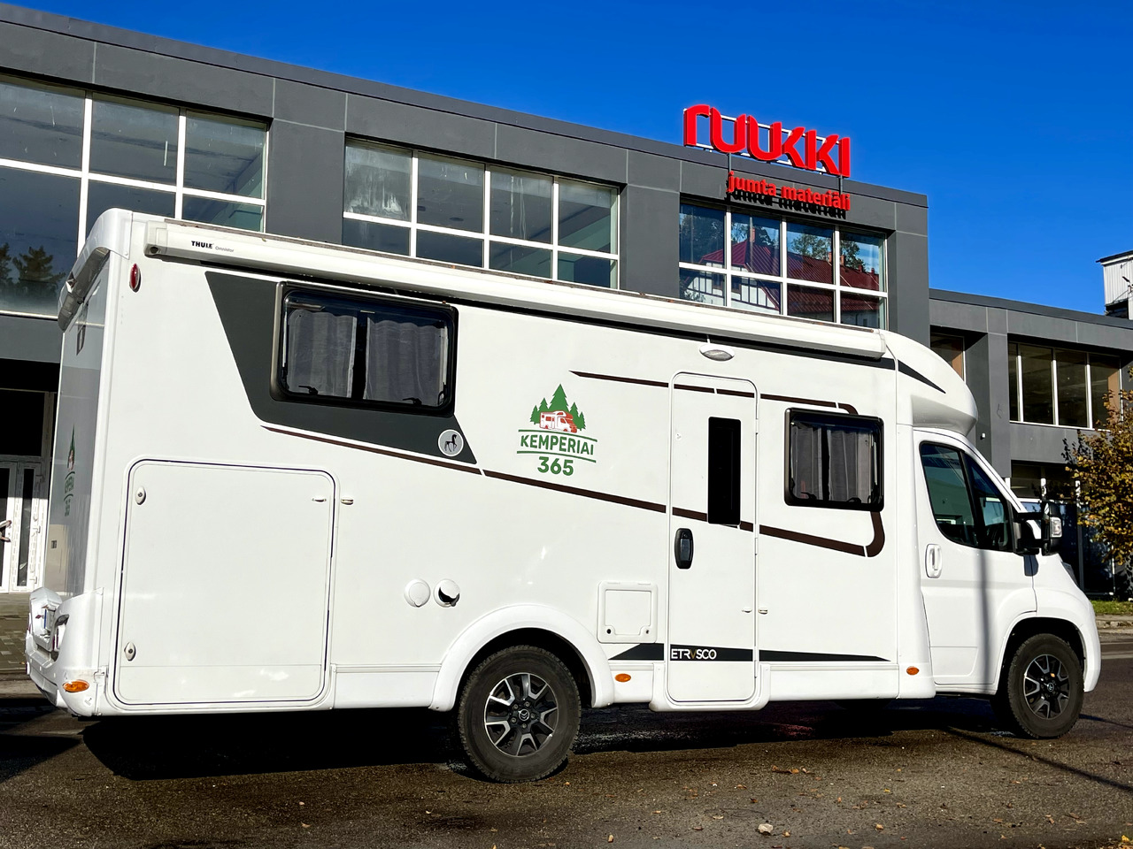 ETRUSCO T 7300 SB - Semi-integrated motorhome: picture 4 ETRUSCO T 7300 SB - Semi-integrated motorhome: picture 4