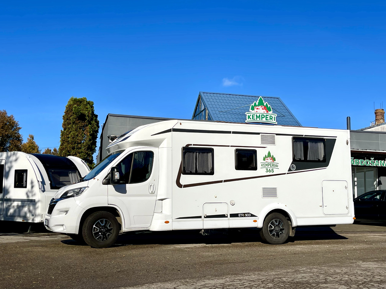 ETRUSCO T 7300 SB - Semi-integrated motorhome: picture 3 ETRUSCO T 7300 SB - Semi-integrated motorhome: picture 3
