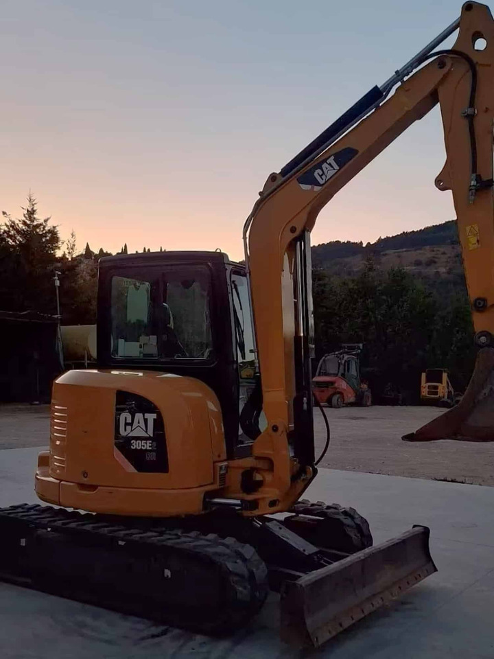 CAT 305CCR - Mini excavator: picture 1 CAT 305CCR - Mini excavator: picture 1