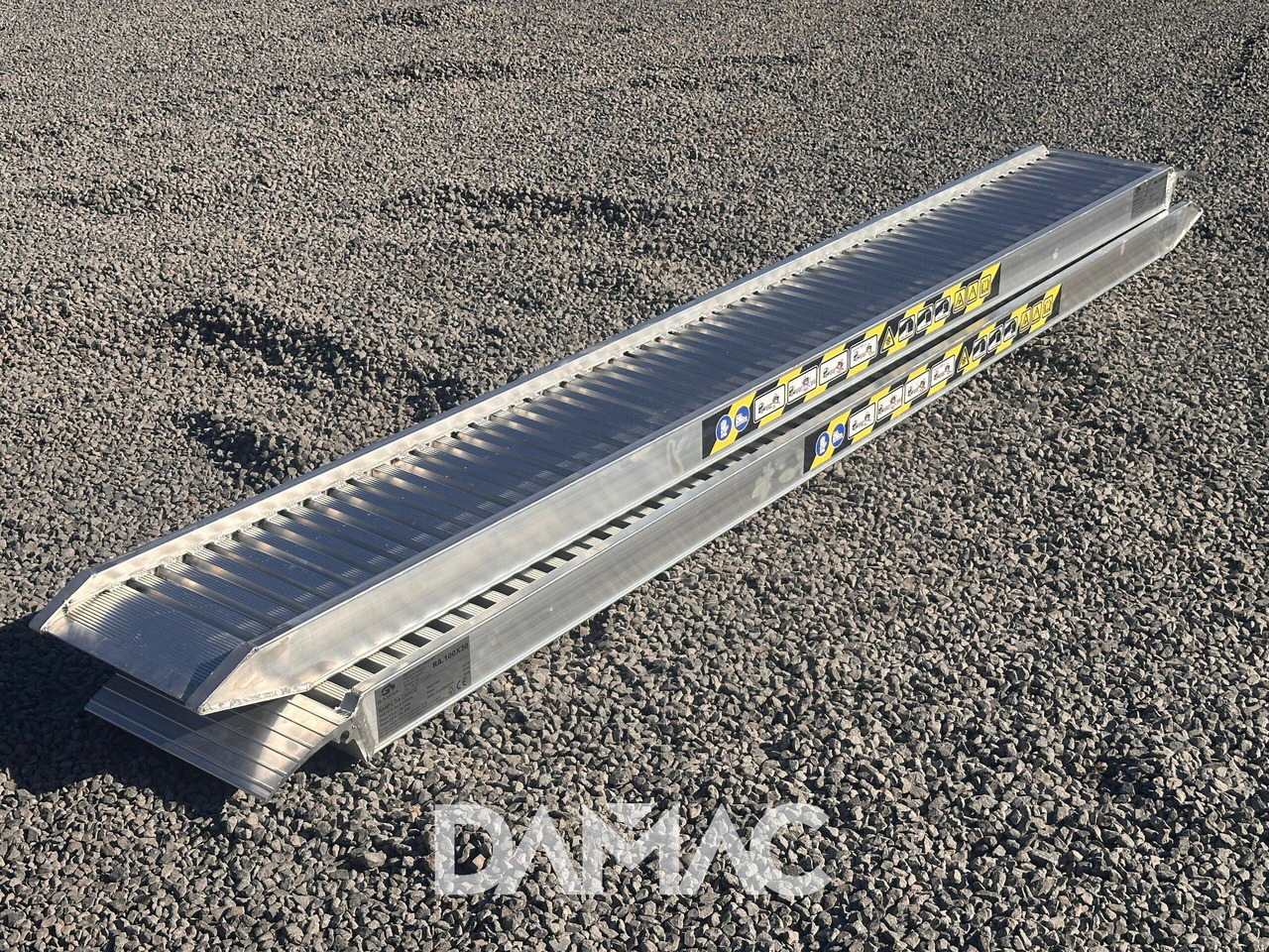 DAMAC 115x30 - Loading ramp: picture 1 DAMAC 115x30 - Loading ramp: picture 1