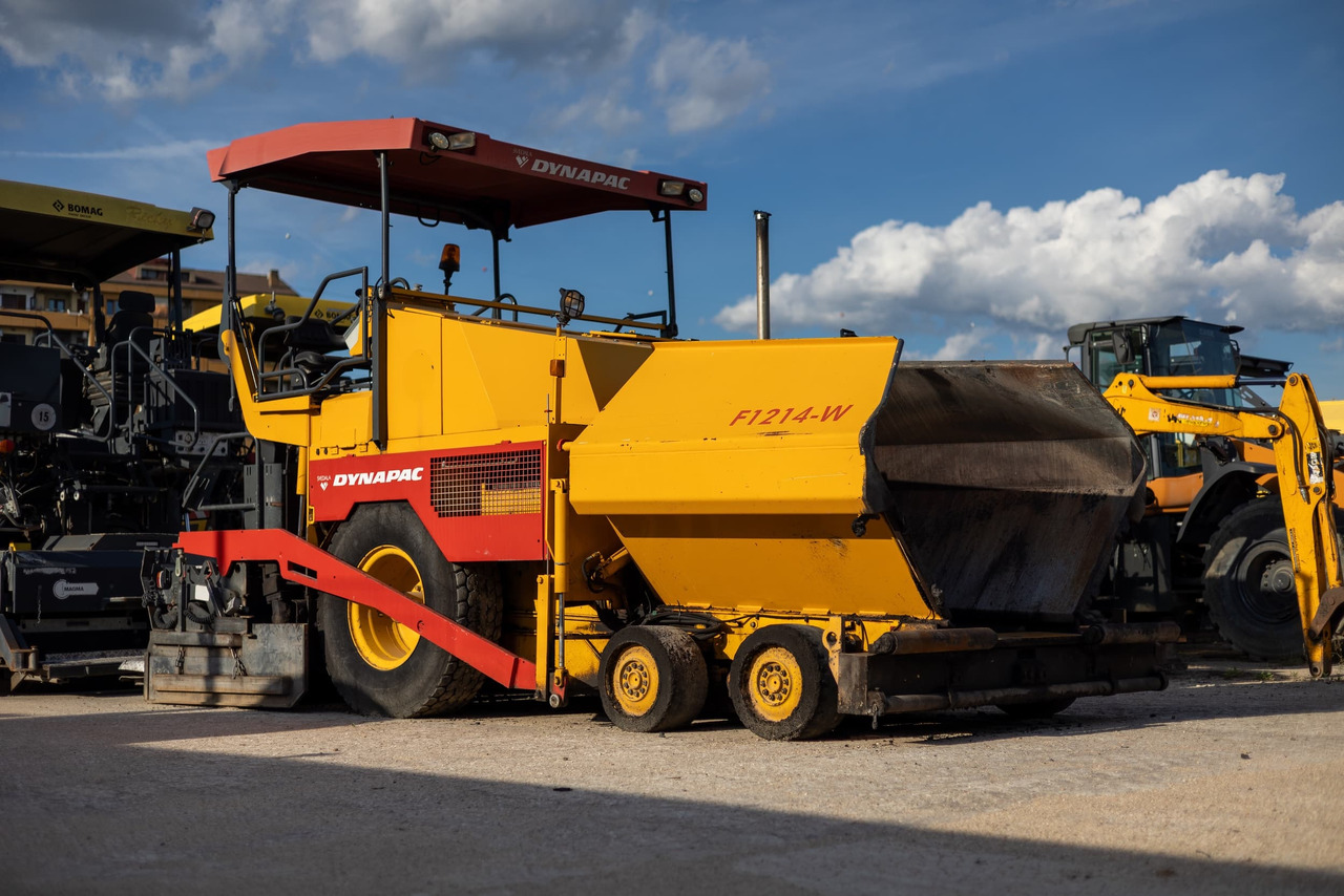 DYNAPAC F121-4W - Asphalt paver: picture 1 DYNAPAC F121-4W - Asphalt paver: picture 1