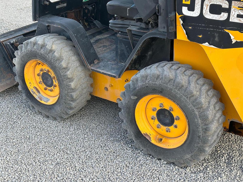 Compact track loader JCB 225: picture 18