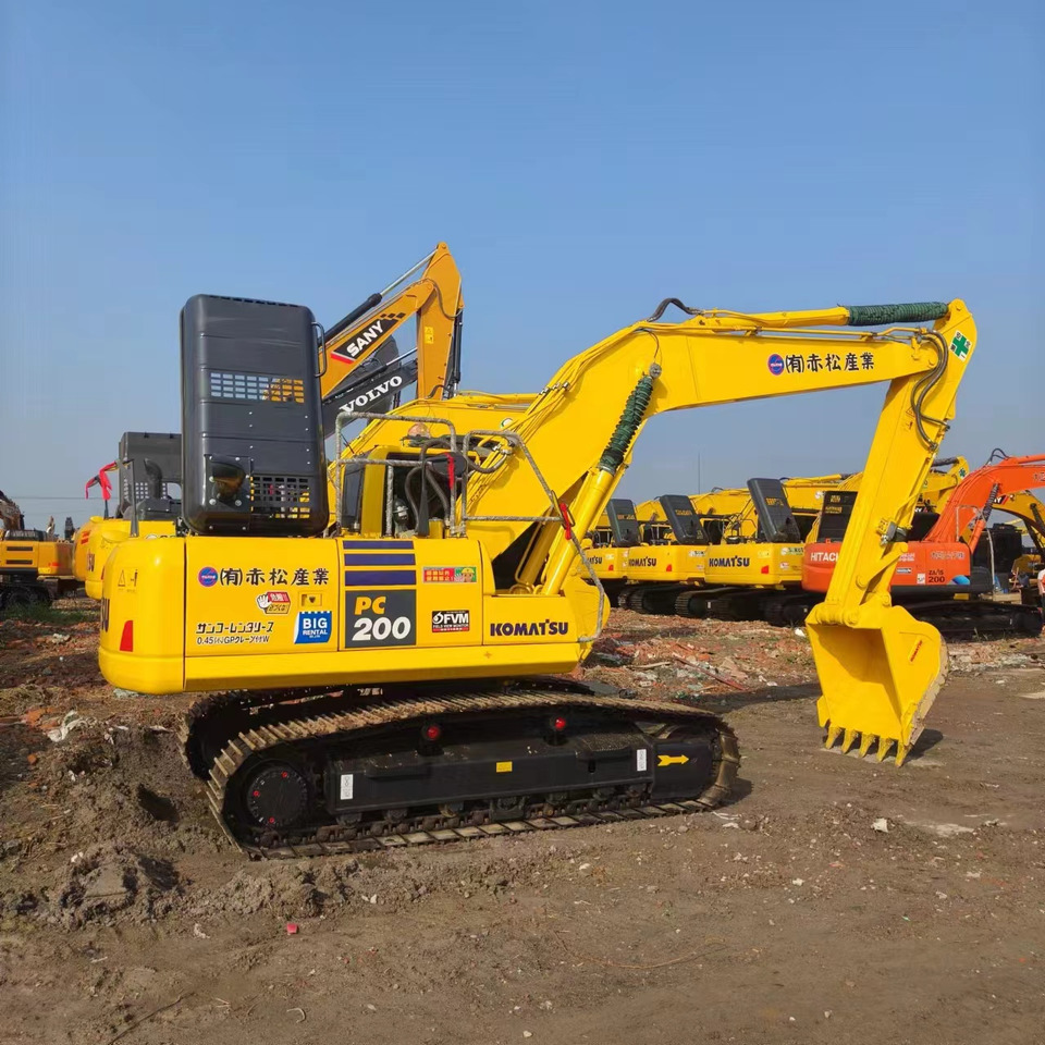 Crawler excavator KOMATSU PC200: picture 9