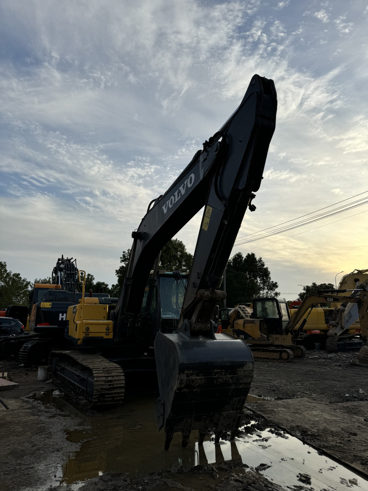 Crawler excavator VOLVO EC220D: picture 14