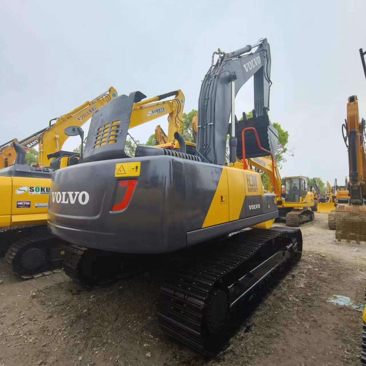 Crawler excavator VOLVO EC300: picture 6