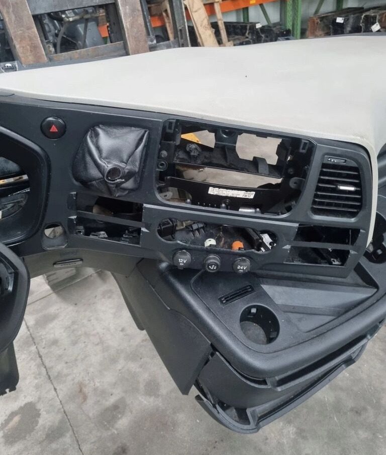 Ford KONSOLA KOMPLETNA KOKPIT DESKA ROZDZIELCZA STELAŻ F-MAX EURO 6 Ford KONSOLA KOMPLETNA KOKPIT DESKA ROZDZIELCZA STELAŻ FORD F-MAX EURO 6 - Dashboard for Truck: picture 2 Ford KONSOLA KOMPLETNA KOKPIT DESKA ROZDZIELCZA STELAŻ F-MAX EURO 6 Ford KONSOLA KOMPLETNA KOKPIT DESKA ROZDZIELCZA STELAŻ FORD F-MAX EURO 6 - Dashboard for Truck: picture 2