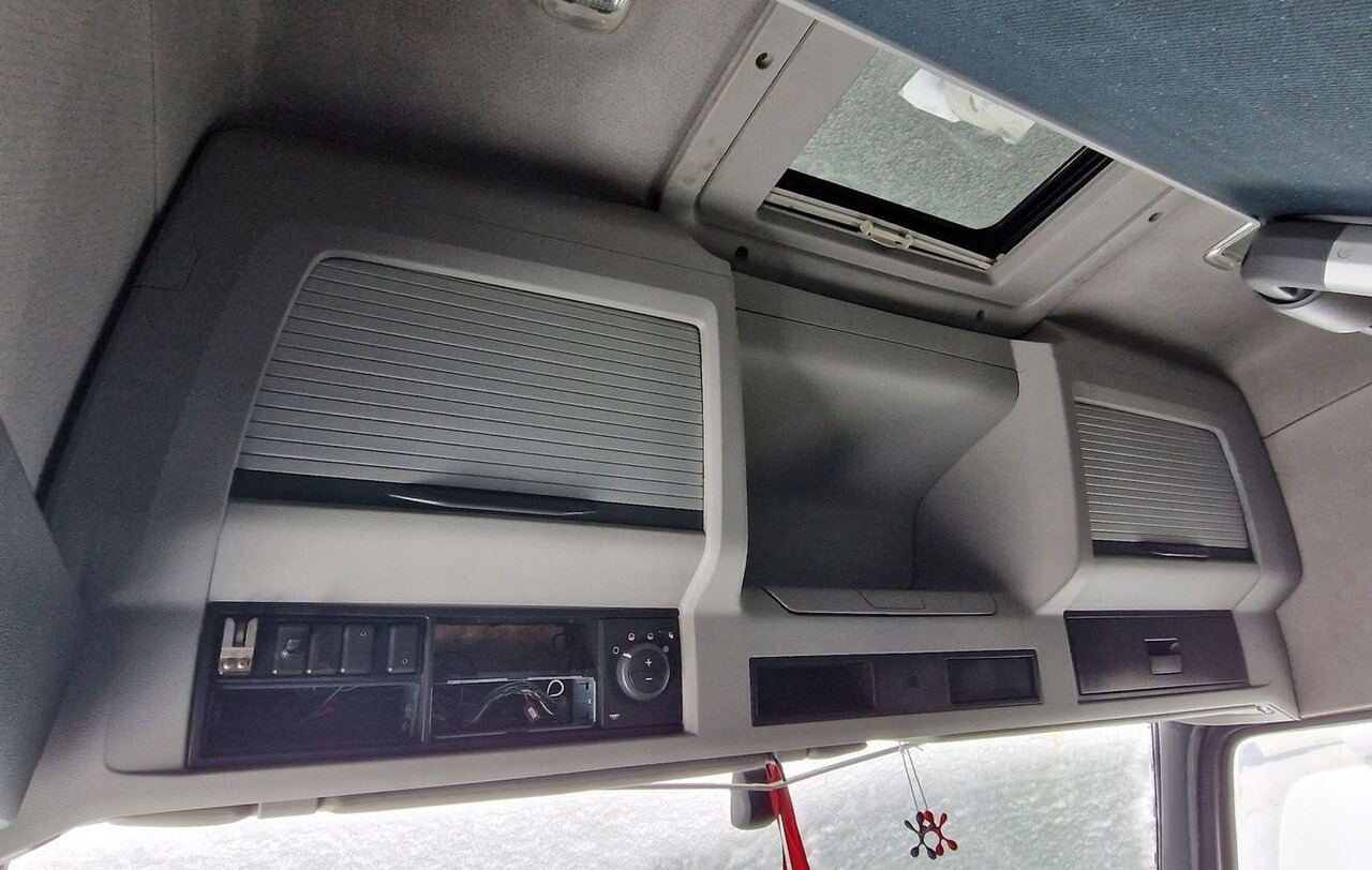 PÓŁKA KONSOLA GÓRNA SCHOWEK VOLVO FH 13 LIFT VOLVO FM KABINA XL - Dashboard for Truck: picture 1 PÓŁKA KONSOLA GÓRNA SCHOWEK VOLVO FH 13 LIFT VOLVO FM KABINA XL - Dashboard for Truck: picture 1