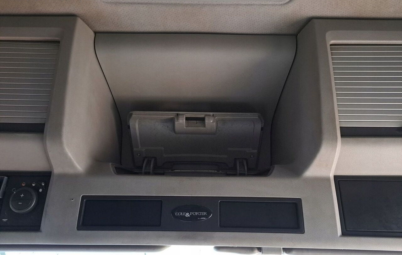 PÓŁKA KONSOLA GÓRNA SCHOWEK VOLVO FM FH 13 LIFT GLOBETROTTER - Dashboard for Truck: picture 3 PÓŁKA KONSOLA GÓRNA SCHOWEK VOLVO FM FH 13 LIFT GLOBETROTTER - Dashboard for Truck: picture 3