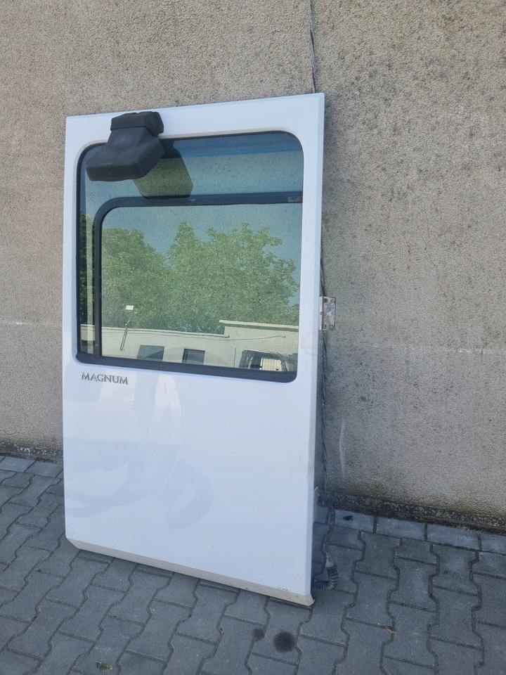 RENAULT DRZWI PRAWE KOMPLETNE RENAULT MAGNUM DXI 13 LIFT VEGA - Door and parts for Truck: picture 2 RENAULT DRZWI PRAWE KOMPLETNE RENAULT MAGNUM DXI 13 LIFT VEGA - Door and parts for Truck: picture 2