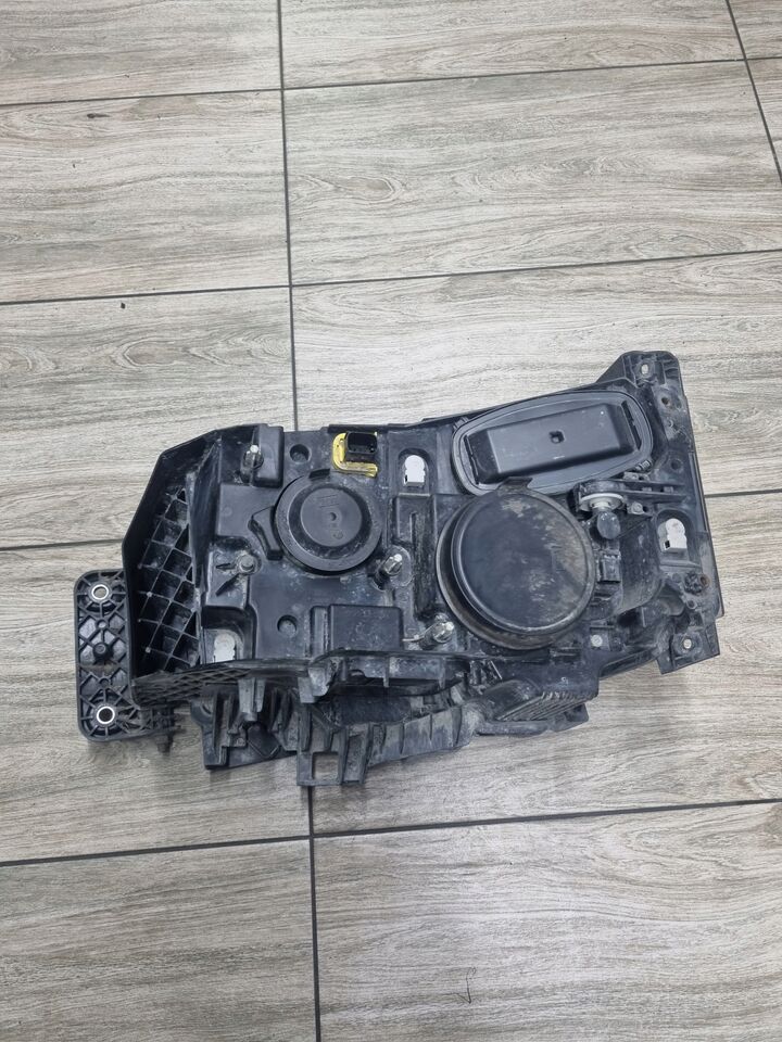 RENAULT LAMPA PRAWA REFLEKTOR RENAULT GAMA T RANGE ORYGINAŁ - Headlight for Truck: picture 4 RENAULT LAMPA PRAWA REFLEKTOR RENAULT GAMA T RANGE ORYGINAŁ - Headlight for Truck: picture 4