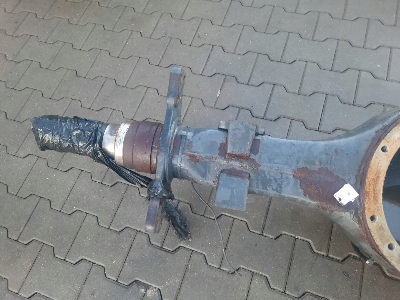 RENAULT OBUDOWA MOSTU POCHWA RENAULT MIDLUM GAMA D R19.5 - Axle and parts for Truck: picture 3 RENAULT OBUDOWA MOSTU POCHWA RENAULT MIDLUM GAMA D R19.5 - Axle and parts for Truck: picture 3