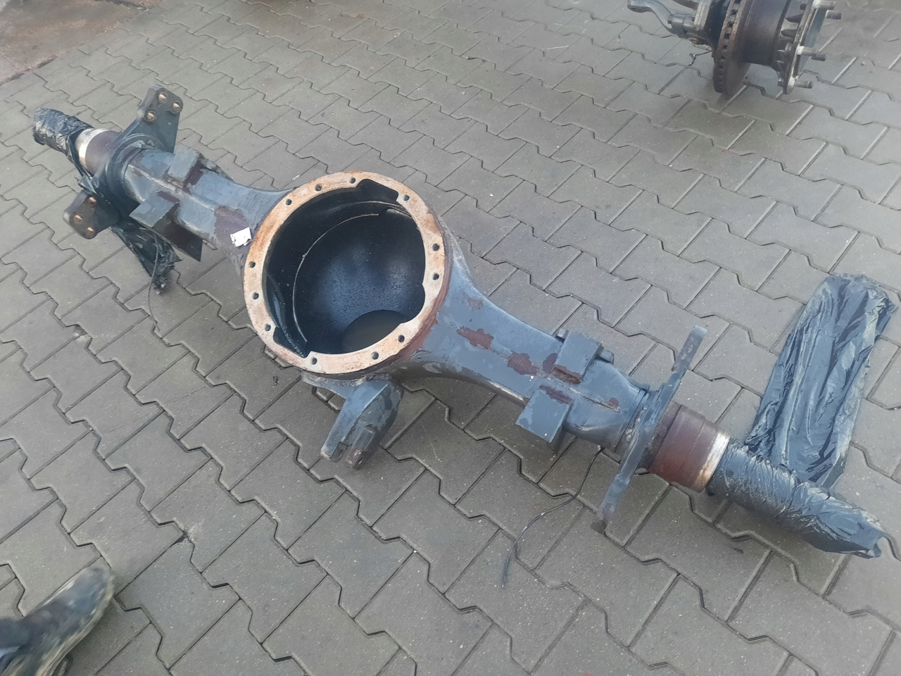 RENAULT OBUDOWA MOSTU POCHWA RENAULT MIDLUM GAMA D R19.5 - Axle and parts for Truck: picture 1 RENAULT OBUDOWA MOSTU POCHWA RENAULT MIDLUM GAMA D R19.5 - Axle and parts for Truck: picture 1