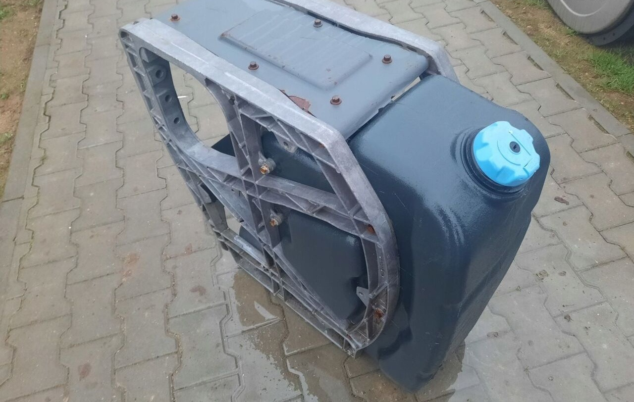 Renault GAMA - AdBlue tank for Truck: picture 1 Renault GAMA - AdBlue tank for Truck: picture 1