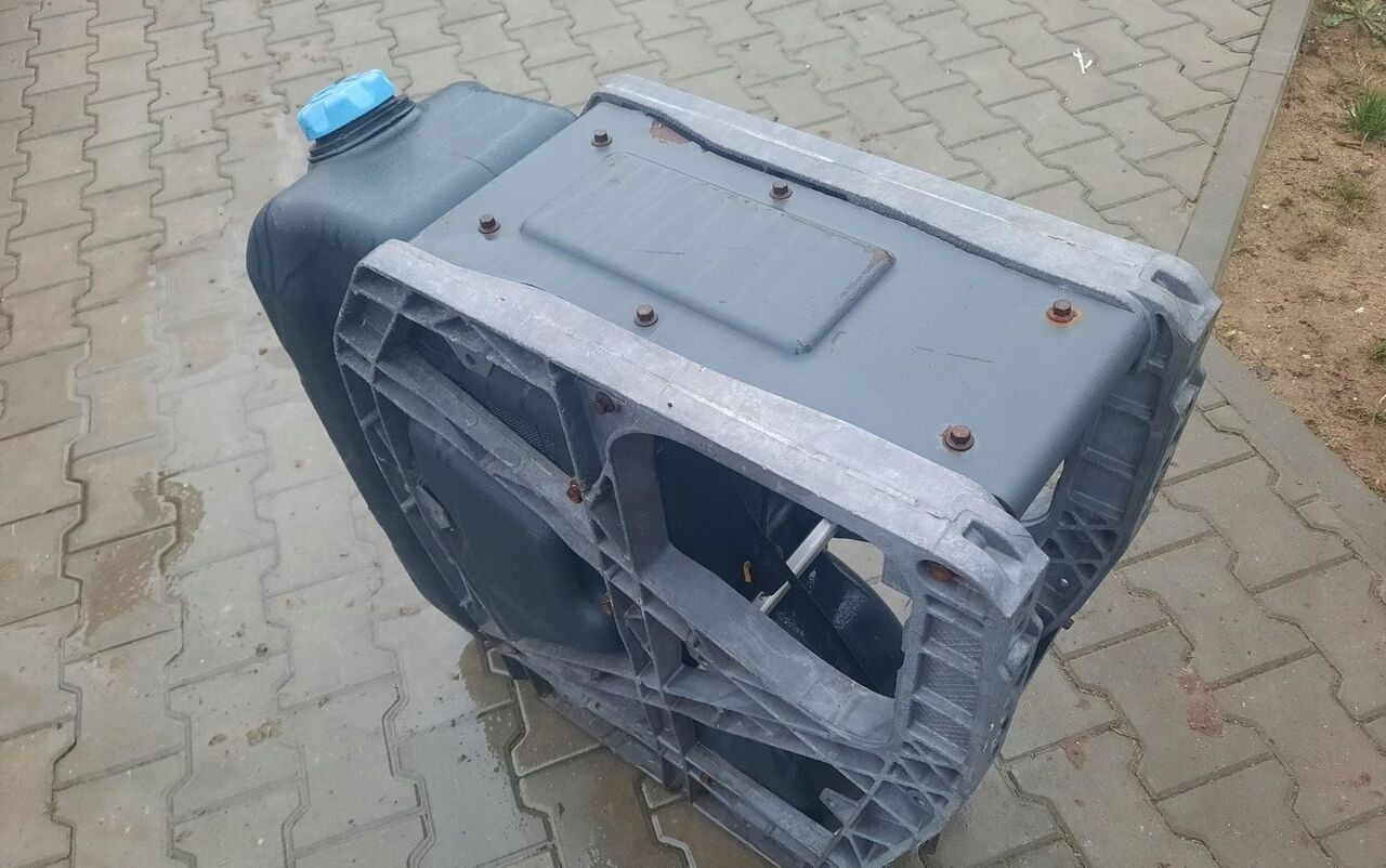 Renault GAMA - AdBlue tank for Truck: picture 2 Renault GAMA - AdBlue tank for Truck: picture 2