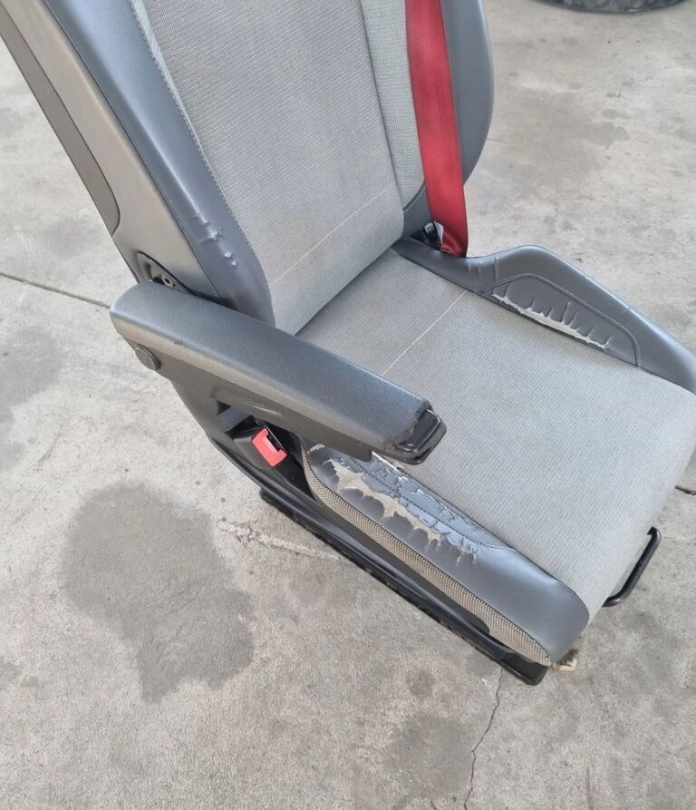Renault LEWY SIEDZENIE KIEROWCY Renault RANGE GAMA T C K - Seat for Truck: picture 3 Renault LEWY SIEDZENIE KIEROWCY Renault RANGE GAMA T C K - Seat for Truck: picture 3