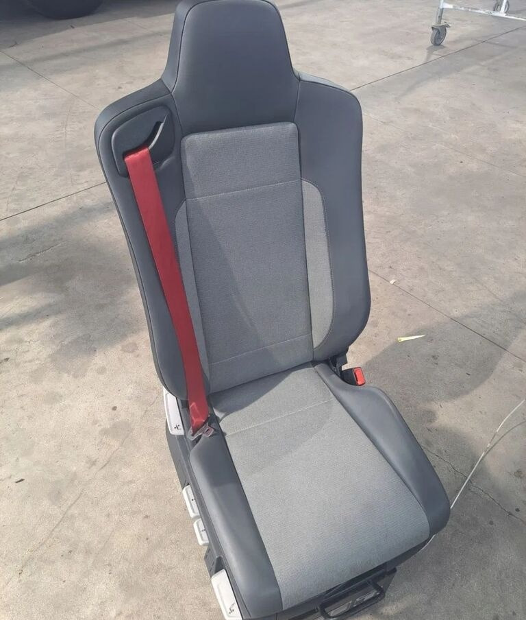 Renault PRAWY SIEDZENIE PASAŻERA Renault RANGE GAMA T C K - Seat for Truck: picture 2 Renault PRAWY SIEDZENIE PASAŻERA Renault RANGE GAMA T C K - Seat for Truck: picture 2