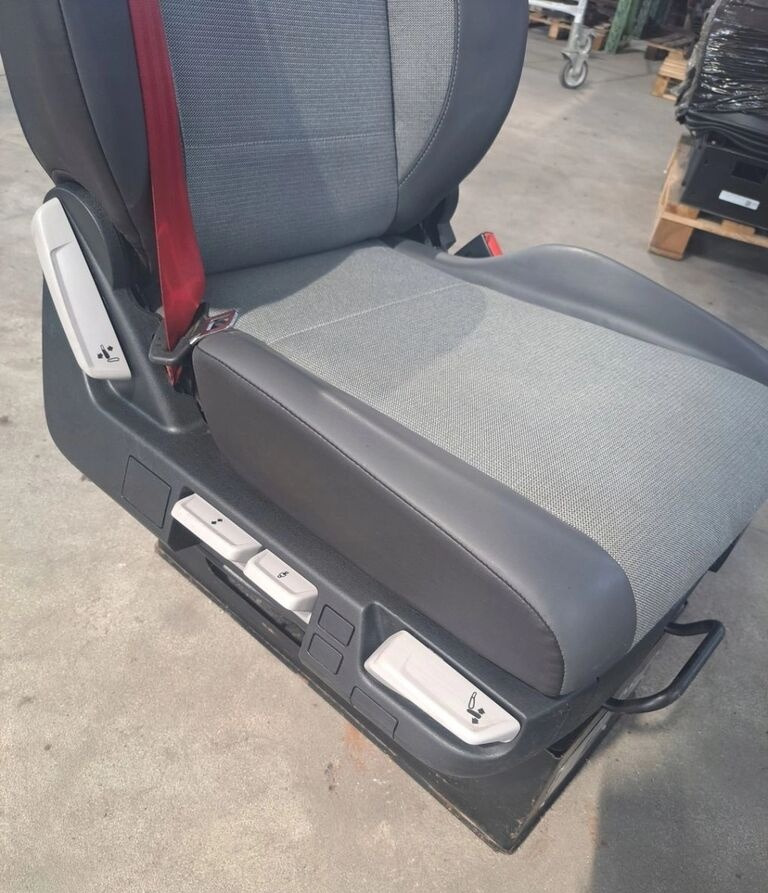Renault PRAWY SIEDZENIE PASAŻERA Renault RANGE GAMA T C K - Seat for Truck: picture 1 Renault PRAWY SIEDZENIE PASAŻERA Renault RANGE GAMA T C K - Seat for Truck: picture 1