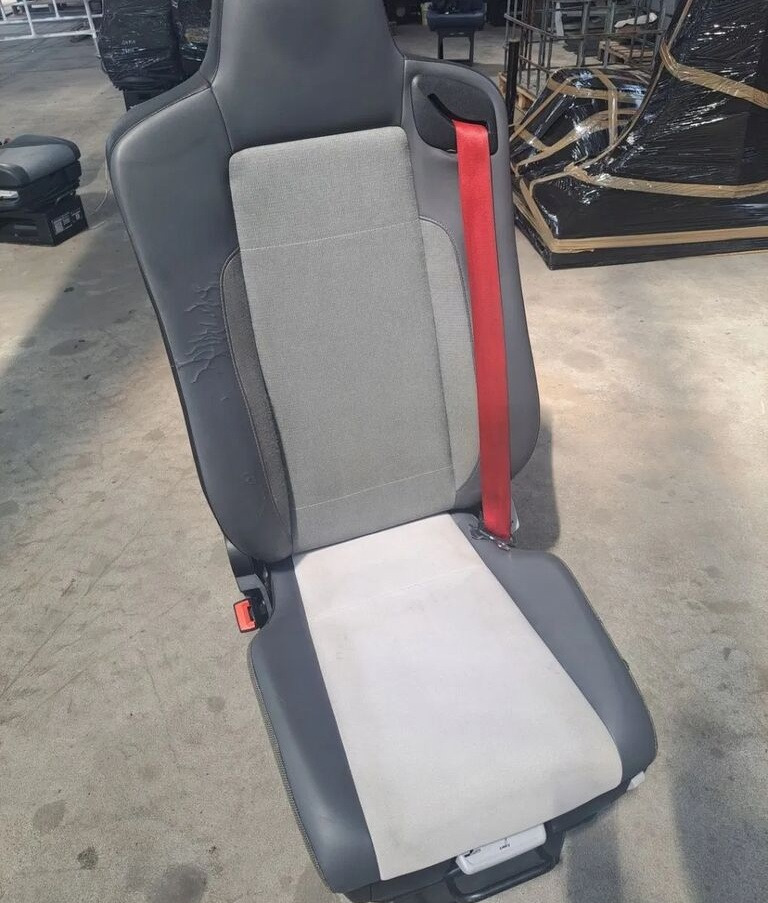 Renault SIEDZENIE KIEROWCY Renault RANGE GAMA T C K - Seat for Truck: picture 3 Renault SIEDZENIE KIEROWCY Renault RANGE GAMA T C K - Seat for Truck: picture 3