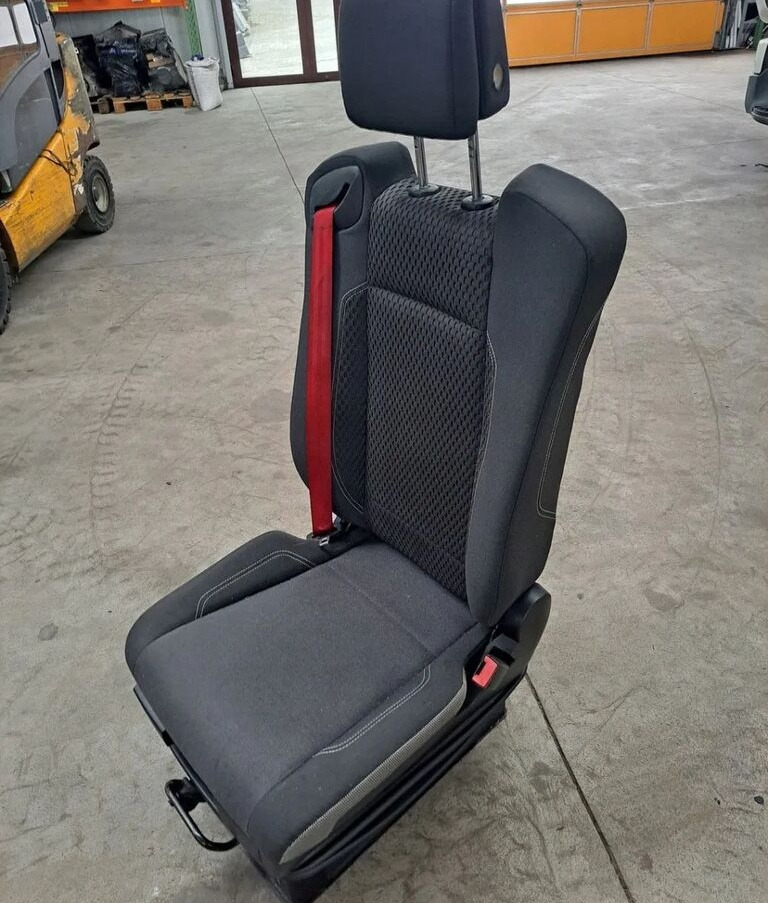 Renault SIEDZENIE PASAŻERA Renault RANGE GAMA T C K - Seat for Truck: picture 2 Renault SIEDZENIE PASAŻERA Renault RANGE GAMA T C K - Seat for Truck: picture 2