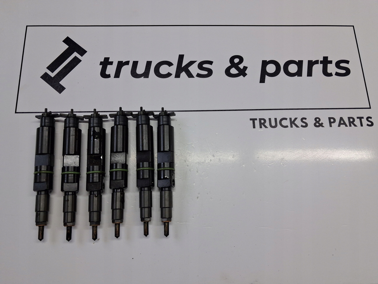 VOLVO POMPOWTRYSKIWACZE WTRYSKI VOLVO FL RENAULT GAMA D D8K - Injector for Truck: picture 1 VOLVO POMPOWTRYSKIWACZE WTRYSKI VOLVO FL RENAULT GAMA D D8K - Injector for Truck: picture 1