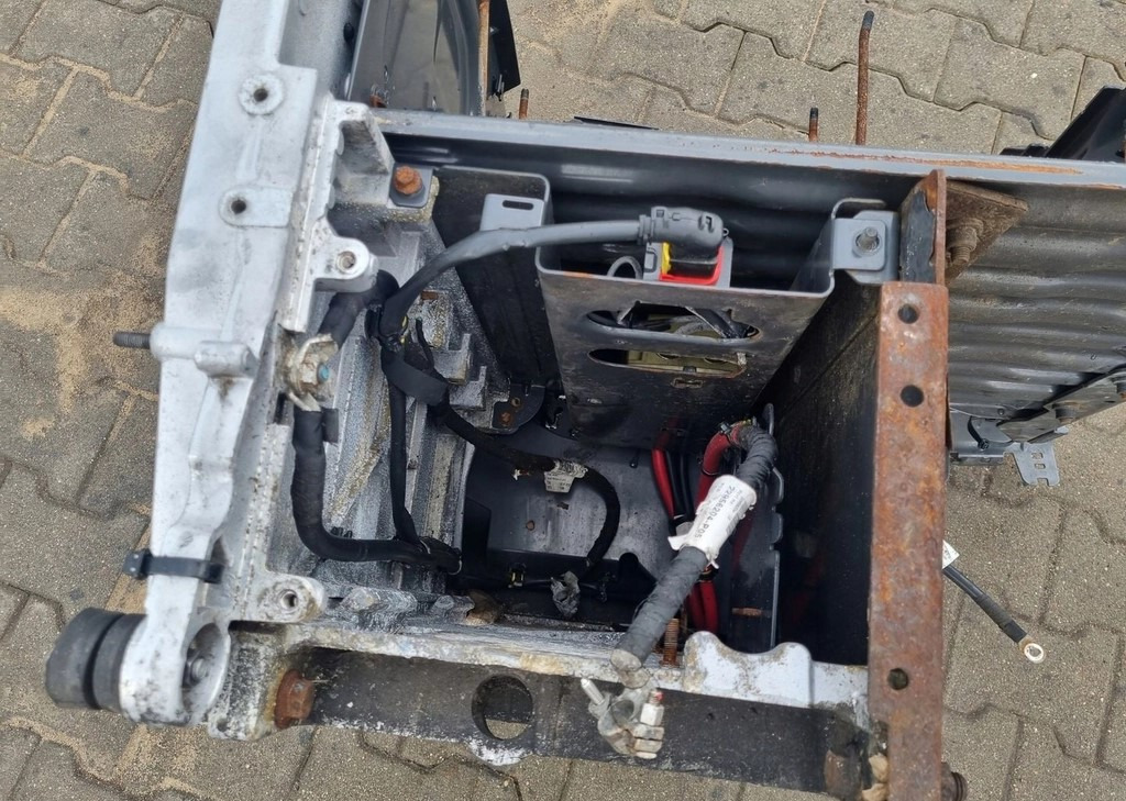 VOLVO SKRZYNKA AKUMULATORÓW PODWÓJNA NA 4 AKUMULATORY VOLVO FH 4 FM 4 FMX 4 - Electrical system for Truck: picture 5 VOLVO SKRZYNKA AKUMULATORÓW PODWÓJNA NA 4 AKUMULATORY VOLVO FH 4 FM 4 FMX 4 - Electrical system for Truck: picture 5