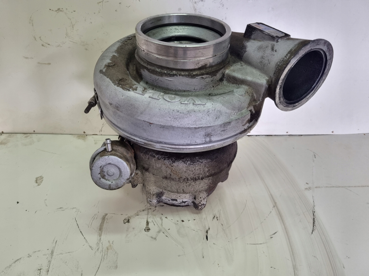 VOLVO TURBINA TURBOSPRĘŻARKA VOLVO FH 16 D16E 20738574 - Turbo for Truck: picture 1 VOLVO TURBINA TURBOSPRĘŻARKA VOLVO FH 16 D16E 20738574 - Turbo for Truck: picture 1