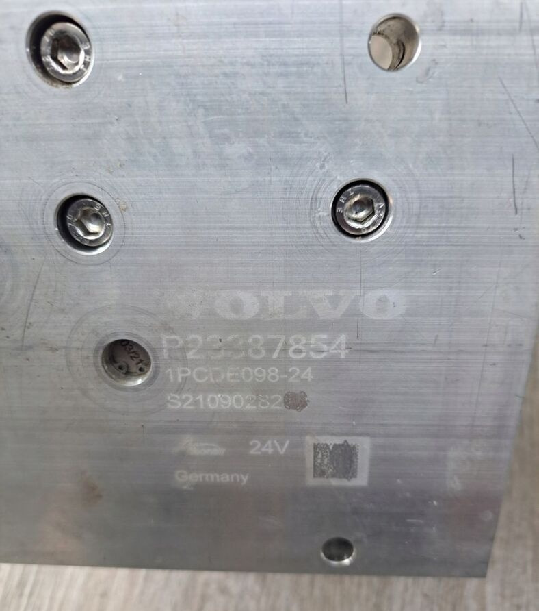 Volvo FH 4 23387854 Volvo FH 4 FMX / Renault Gama T - Exhaust system for Truck: picture 2 Volvo FH 4 23387854 Volvo FH 4 FMX / Renault Gama T - Exhaust system for Truck: picture 2