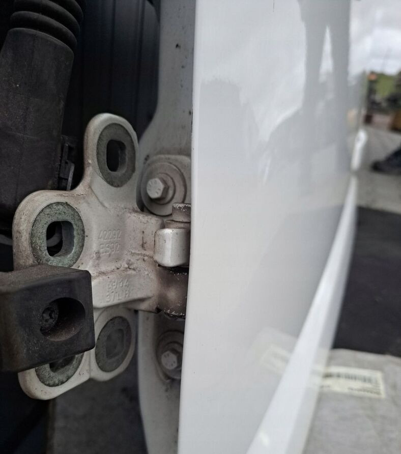 Door and parts for Truck Volvo FH 4: picture 9