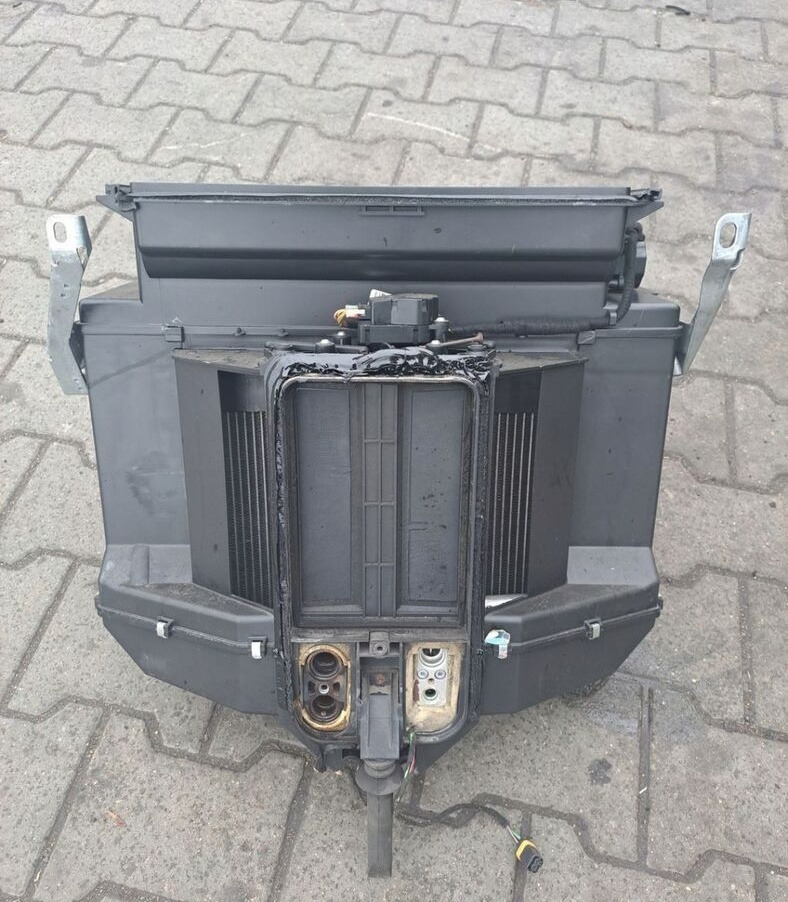 Volvo NAGRZEWNICA KOMPLETNA VOLVO FH FM 9 13 LIFT - Heating/ Ventilation for Truck: picture 1 Volvo NAGRZEWNICA KOMPLETNA VOLVO FH FM 9 13 LIFT - Heating/ Ventilation for Truck: picture 1