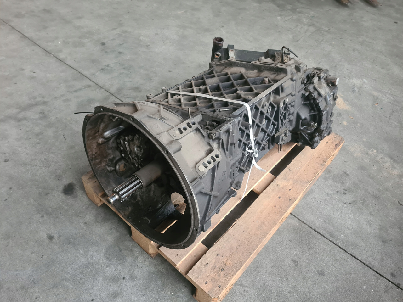 ZF MANUAL Z RETARDEREM 16S 2221 TD - Gearbox: picture 4 ZF MANUAL Z RETARDEREM 16S 2221 TD - Gearbox: picture 4
