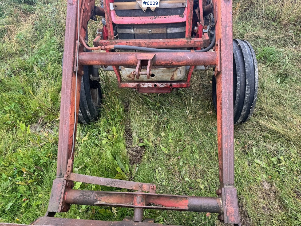 Farm tractor 1971 Massey-Ferguson 135 incl. front loader, bucket, rear scraper, and log splitter/firewood machine: picture 18 Farm tractor 1971 Massey-Ferguson 135 incl. front loader, bucket, rear scraper, and log splitter/firewood machine: picture 18