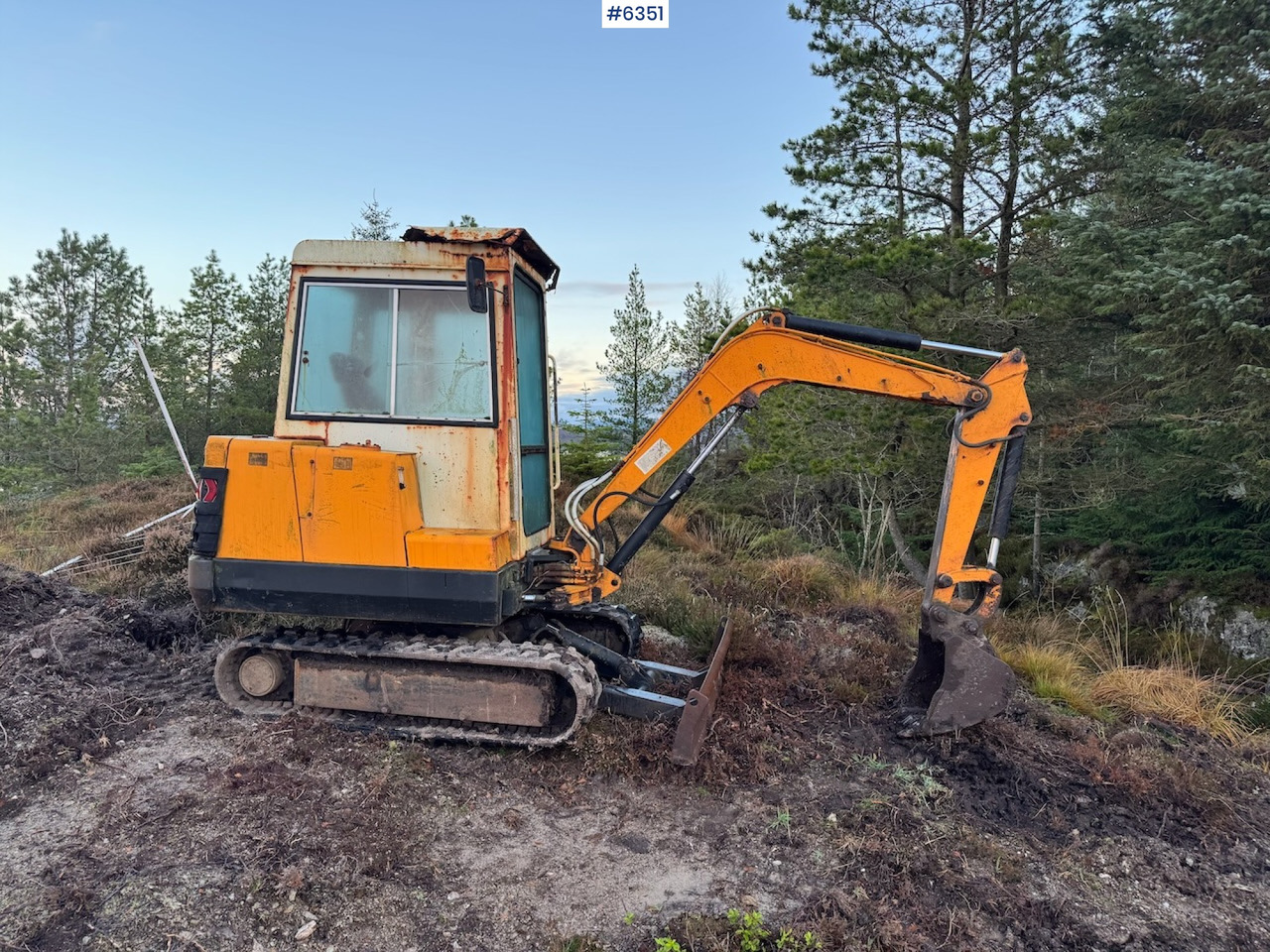 1991 Hanix N 260-2 w/ 2 drawers. - Excavator: picture 2 1991 Hanix N 260-2 w/ 2 drawers. - Excavator: picture 2