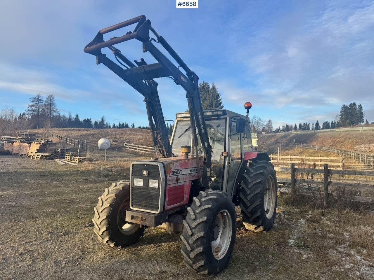 1995 Massey Ferguson 390T w/ Front Loader. - Farm tractor: picture 1 1995 Massey Ferguson 390T w/ Front Loader. - Farm tractor: picture 1