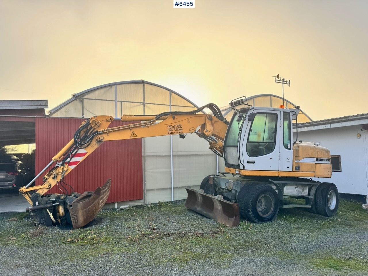 2003 Liebherr 312 Wheeled excavator w/ Rototilt and 2 buckets. - Excavator: picture 3 2003 Liebherr 312 Wheeled excavator w/ Rototilt and 2 buckets. - Excavator: picture 3
