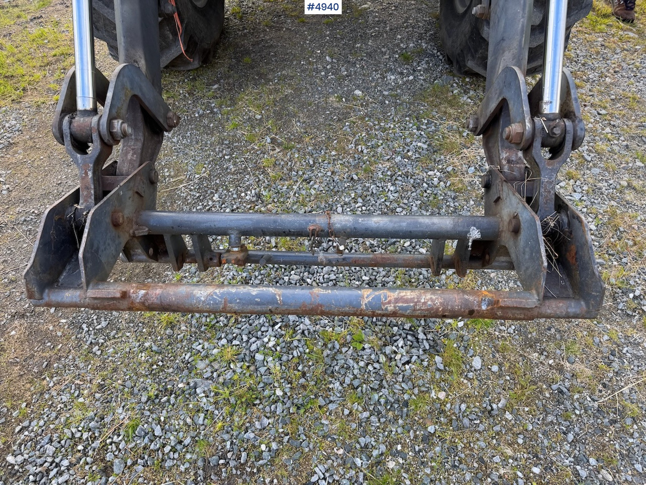 Farm tractor 2006 Deutz-Fahr Agrotron K90 w/front loader.: picture 29