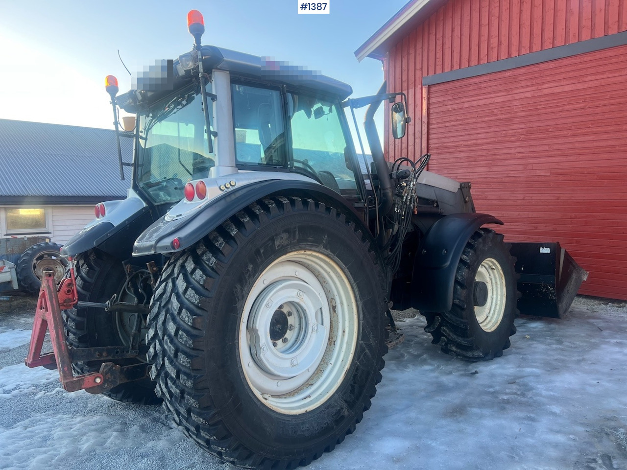 2007 Valtra T190 4x4 Tractor w/ front loader - Farm tractor: picture 4 2007 Valtra T190 4x4 Tractor w/ front loader - Farm tractor: picture 4