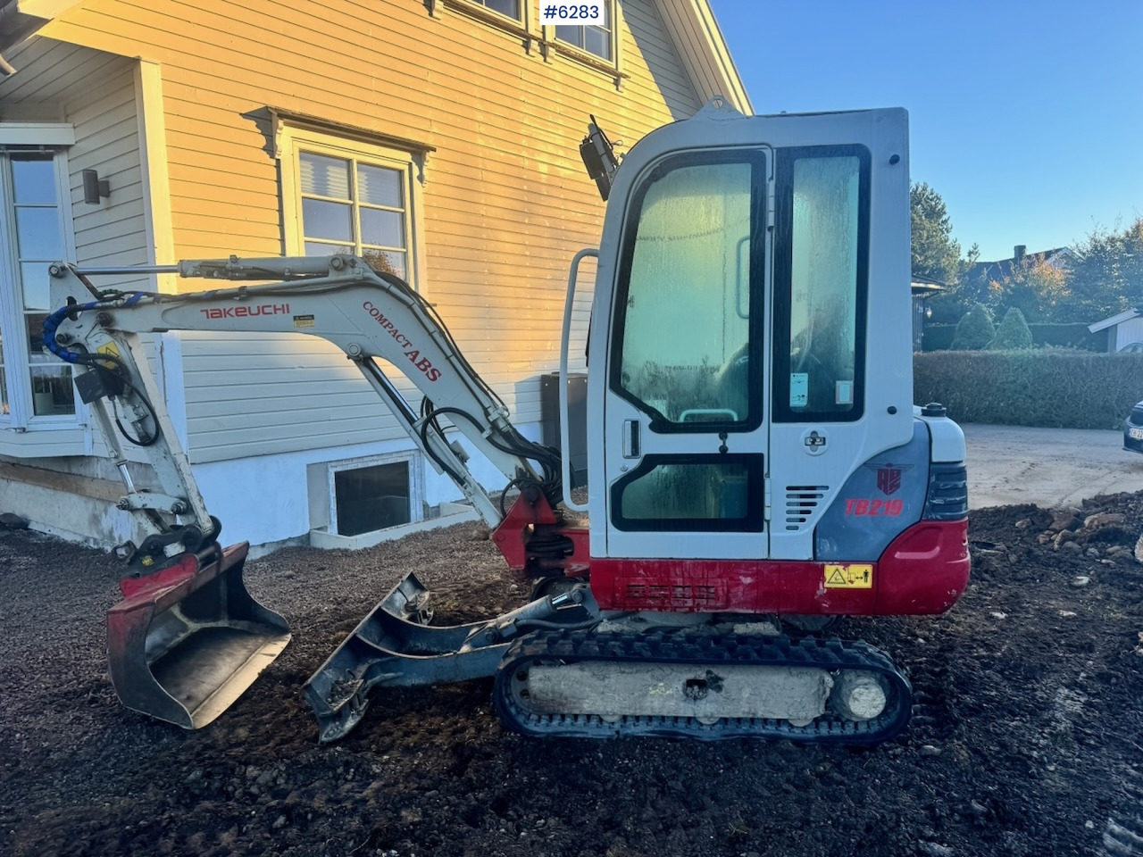 2010 Takeuchi TB219 Mini Excavator with Rototilt and 2 buckets. - Excavator: picture 3 2010 Takeuchi TB219 Mini Excavator with Rototilt and 2 buckets. - Excavator: picture 3