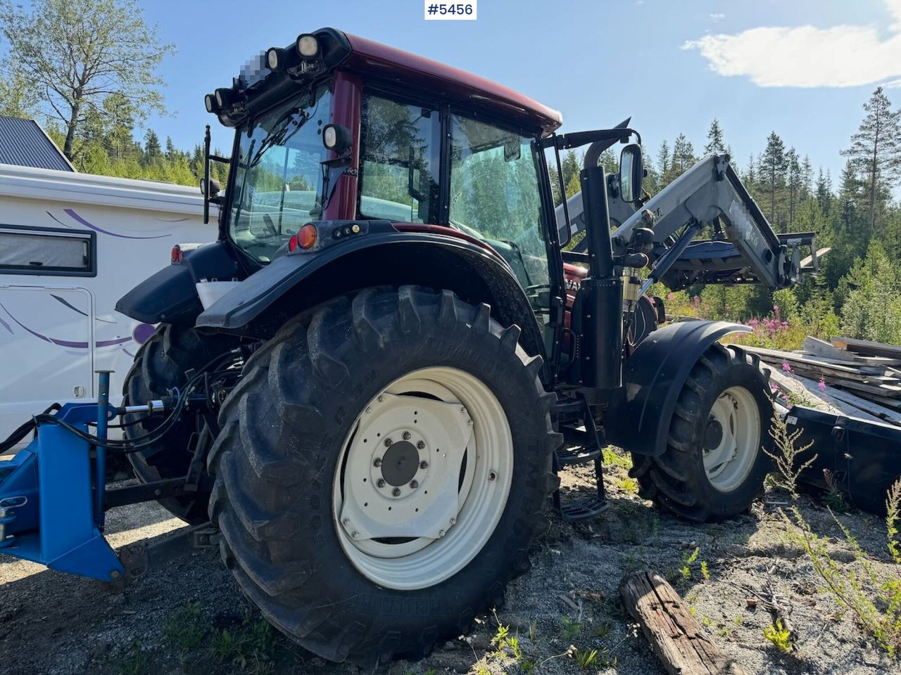 2015 Valtra N123 w/ front loader - Farm tractor: picture 2 2015 Valtra N123 w/ front loader - Farm tractor: picture 2