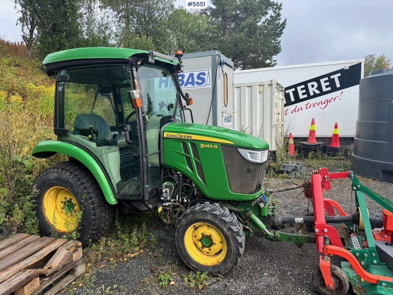 2018 John Deere 3045R with front hydraulics and front PTO - Farm tractor: picture 1 2018 John Deere 3045R with front hydraulics and front PTO - Farm tractor: picture 1