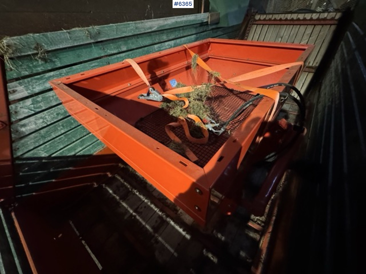 Approx. 1990 Kverneland UN7000 unloading wagon - Fertilizer spreader: picture 1 Approx. 1990 Kverneland UN7000 unloading wagon - Fertilizer spreader: picture 1