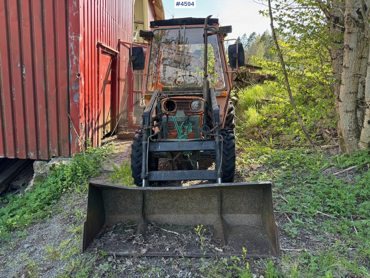 Kubota L245DT Double Traction w/ loader and some equipment. - Farm tractor: picture 3 Kubota L245DT Double Traction w/ loader and some equipment. - Farm tractor: picture 3