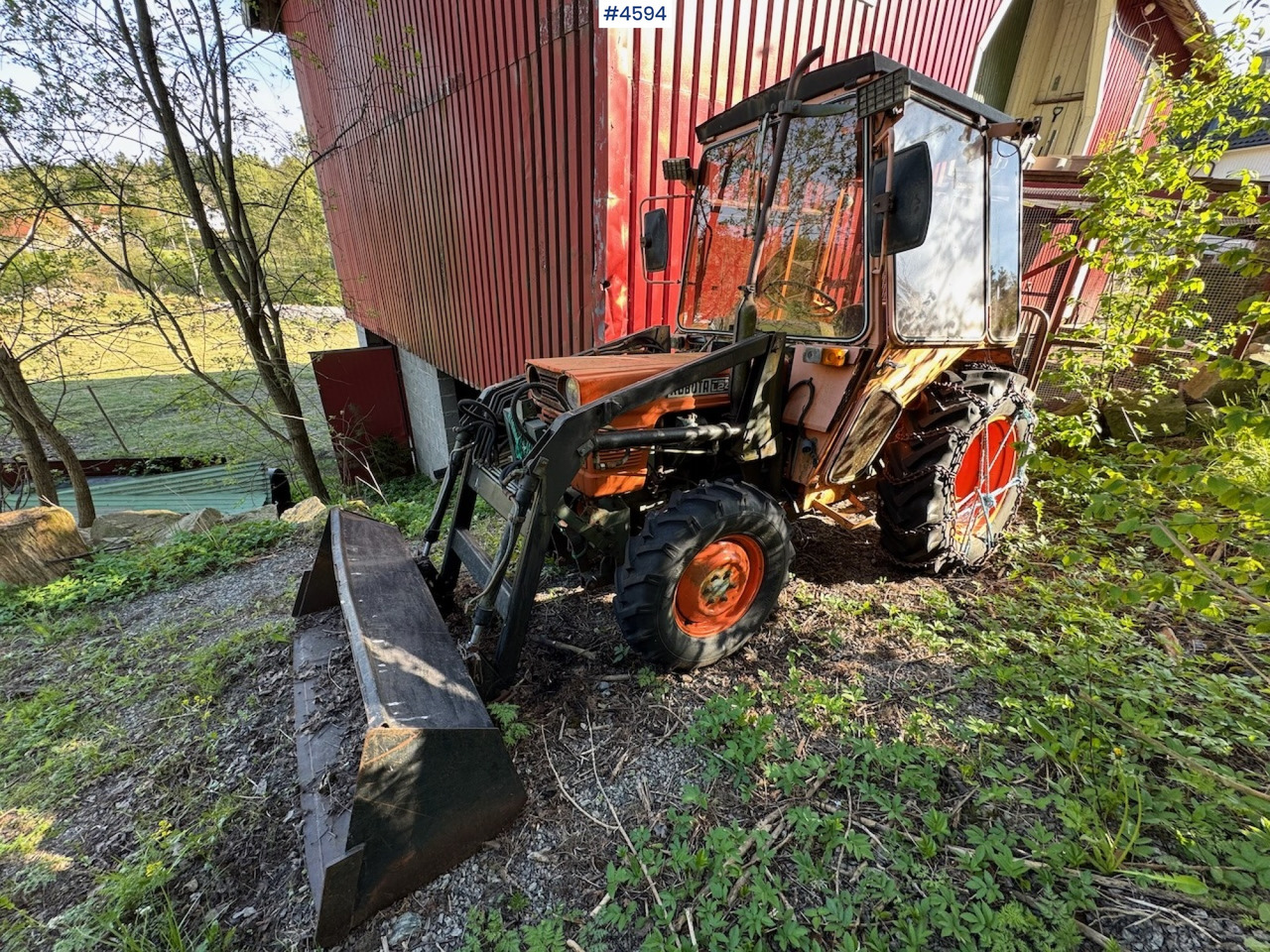 Kubota L245DT Double Traction w/ loader and some equipment. - Farm tractor: picture 2 Kubota L245DT Double Traction w/ loader and some equipment. - Farm tractor: picture 2