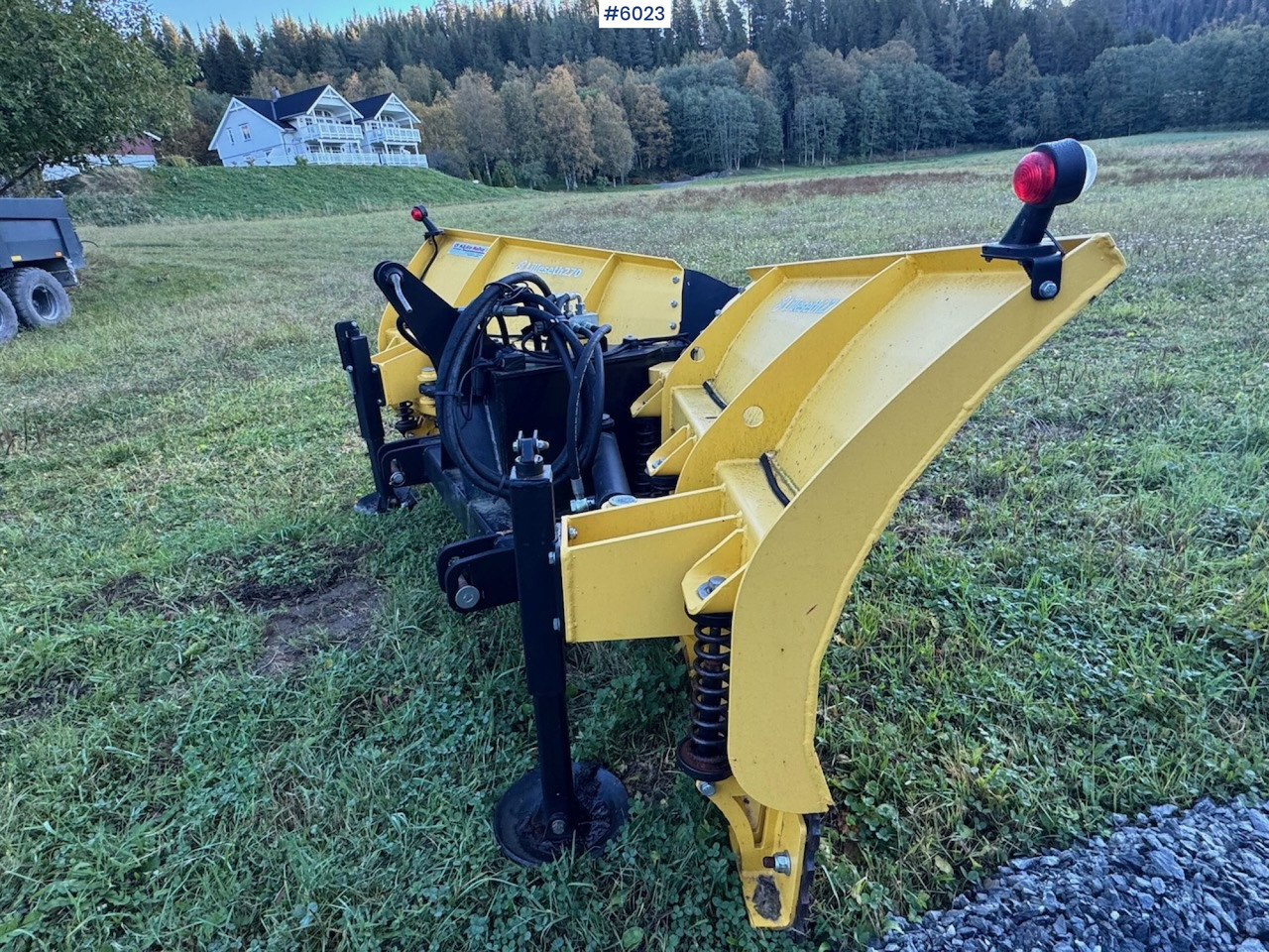 Lilleseth V-plow 270 w/ 3rd and 4th function! - Municipal/ Special vehicle: picture 2 Lilleseth V-plow 270 w/ 3rd and 4th function! - Municipal/ Special vehicle: picture 2