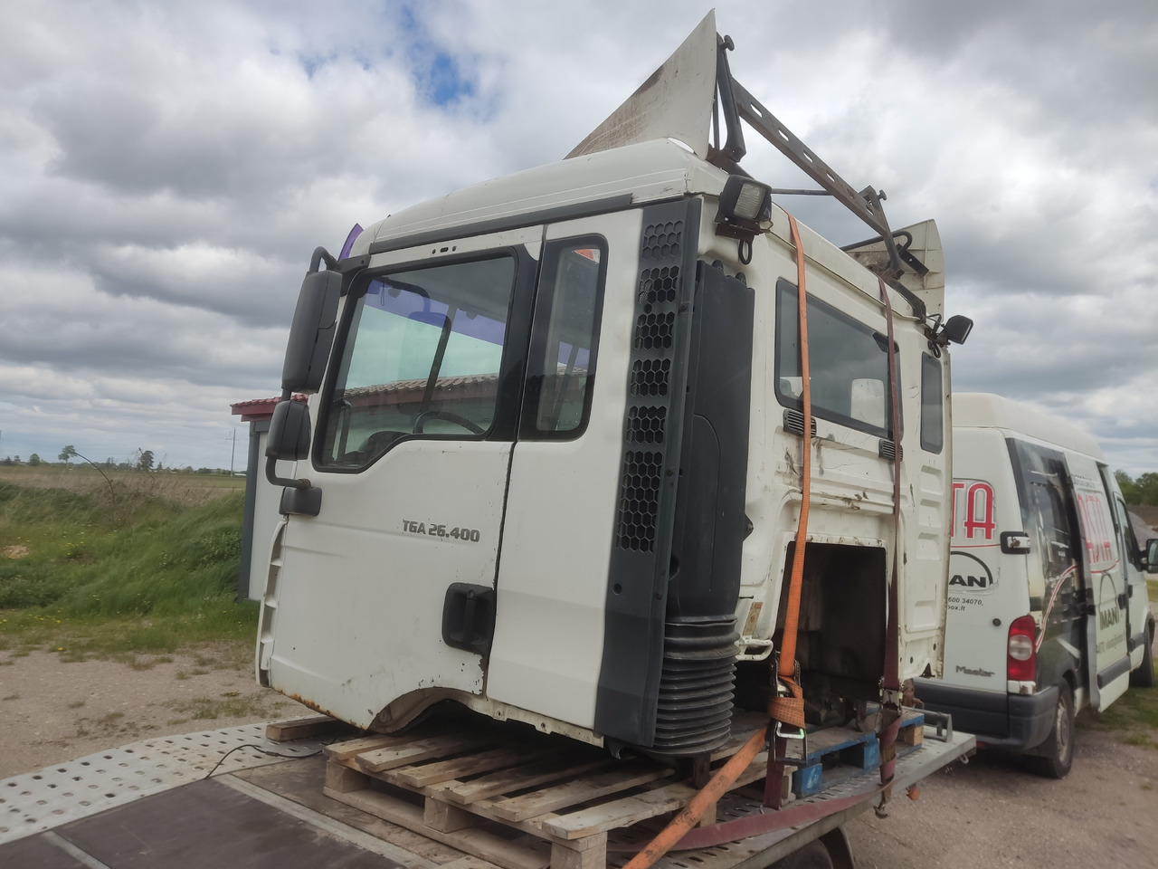 MAN cab F99/L17 - Cab: picture 3 MAN cab F99/L17 - Cab: picture 3