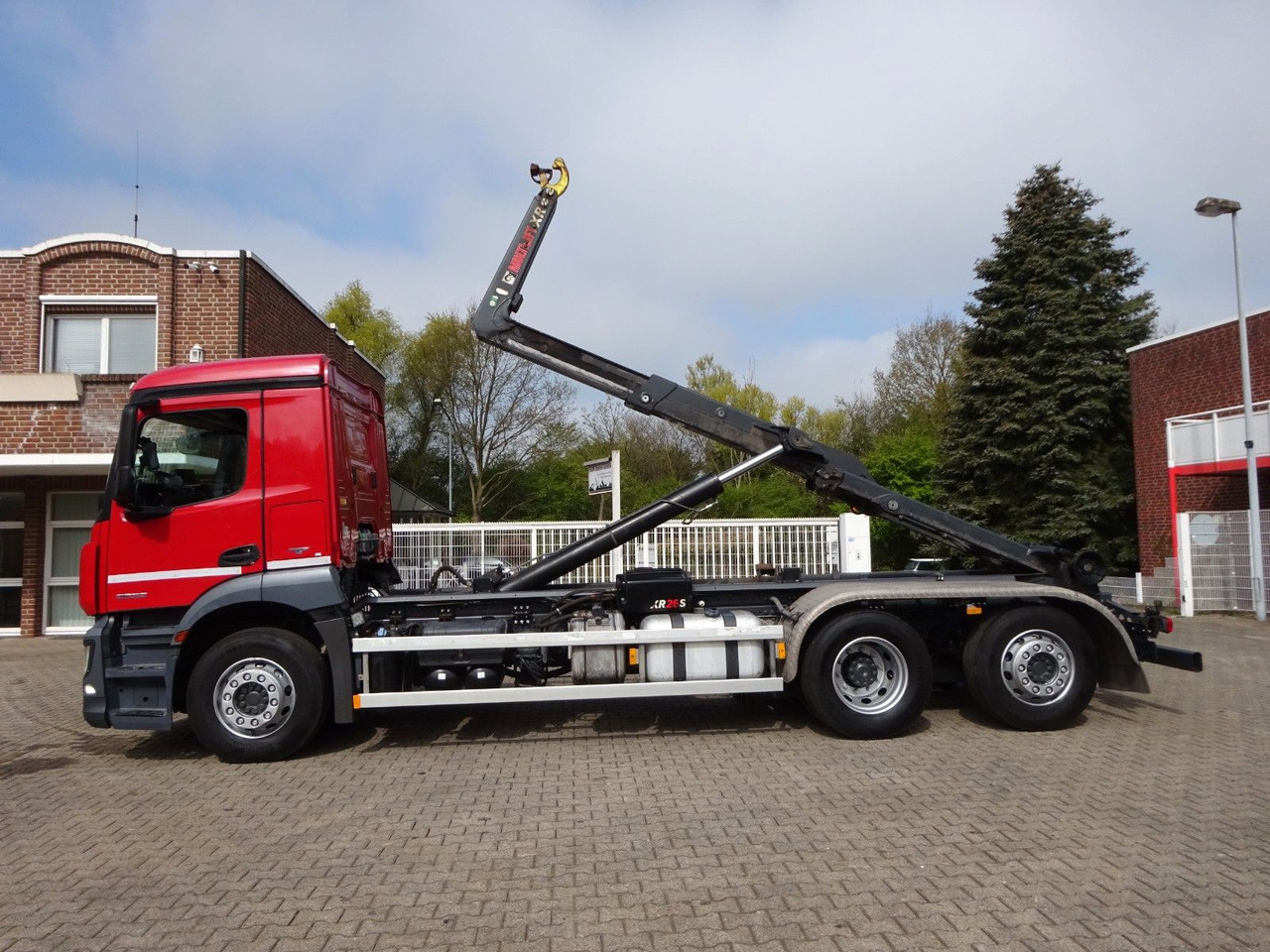 Mercedes-Benz 2532 Antos Multilift Abroller+Lift-Lenkachse6x2 - Hook lift truck: picture 5 Mercedes-Benz 2532 Antos Multilift Abroller+Lift-Lenkachse6x2 - Hook lift truck: picture 5