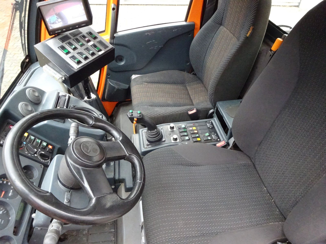 Tipper van Multicar M30 HAKO FUMO Kehrmaschine+Kipper Wechsel-System: picture 16