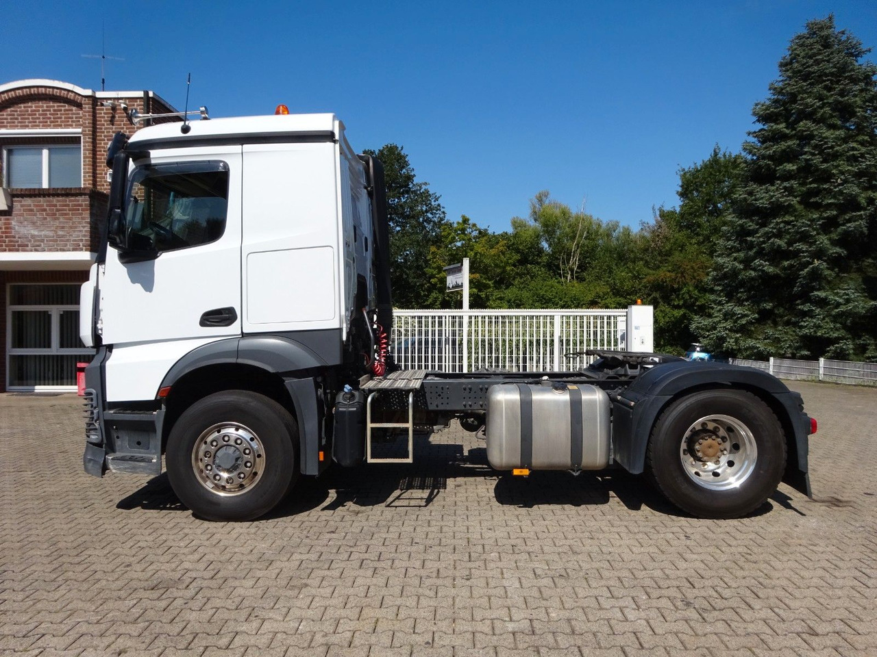 Mercedes-Benz 1846 Actros SZM HAD ALLRAD - Tractor unit: picture 3 Mercedes-Benz 1846 Actros SZM HAD ALLRAD - Tractor unit: picture 3