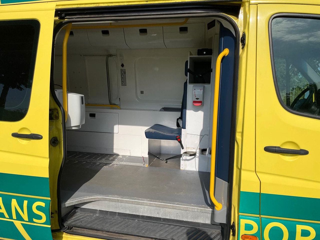 Ambulance Mercedes-Benz Sprinter II Kasten 316 CDI Aut: picture 18
