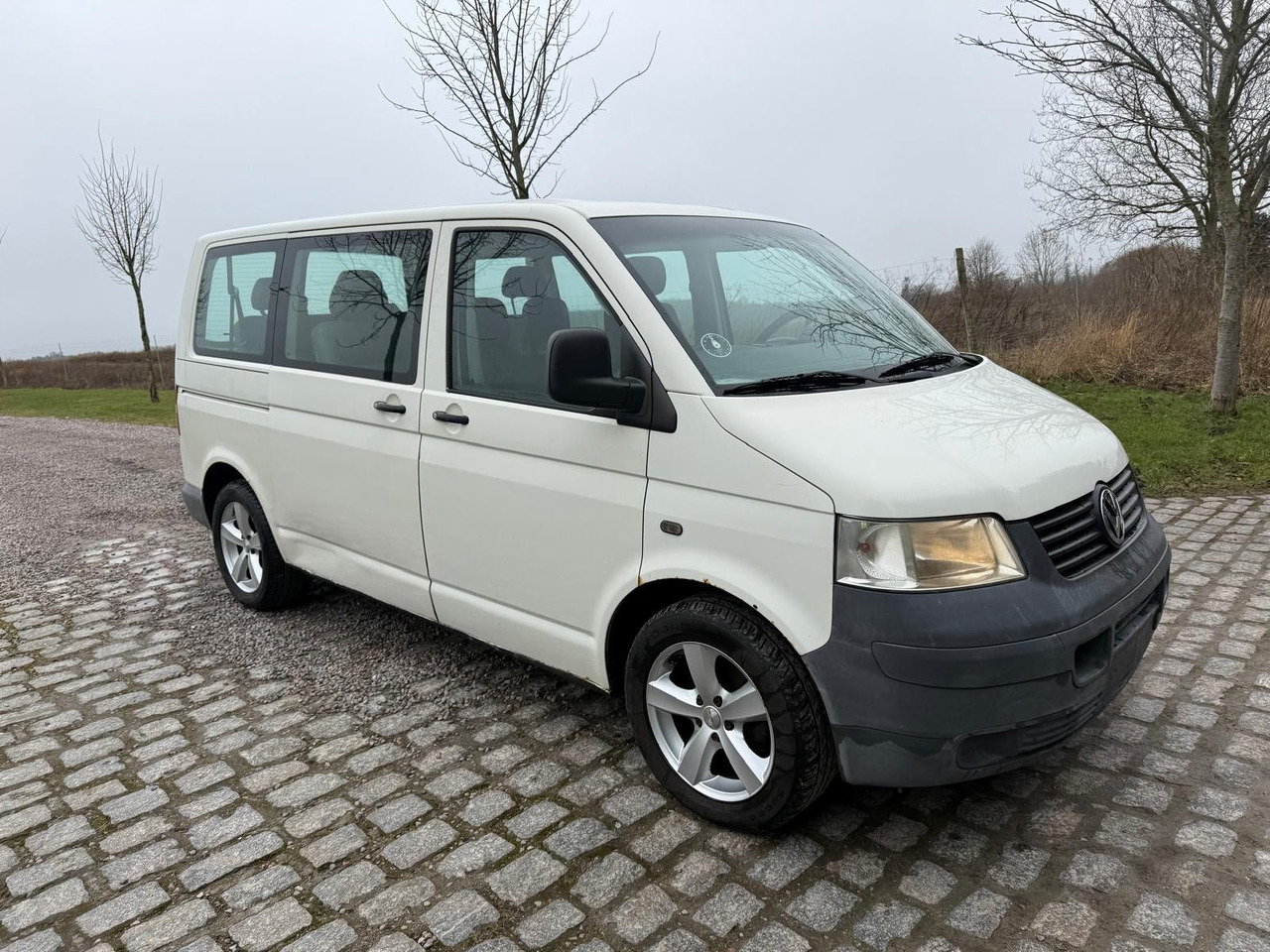 Volkswagen T5 Transporter 1.9 TDI *9 Sitze * 3900 € - Passenger van: picture 1 Volkswagen T5 Transporter 1.9 TDI *9 Sitze * 3900 € - Passenger van: picture 1